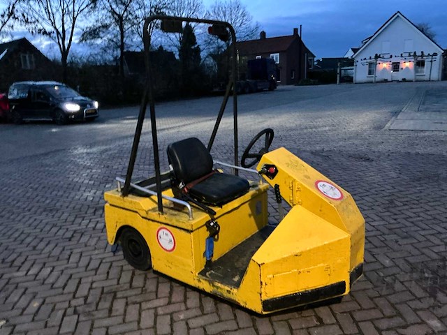 Intern transport tractor - afbeelding 9 van  15