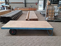 Intern transportmiddel op massieve banden - afbeelding 1 van  6