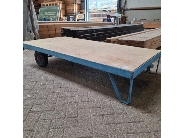 Intern transportmiddel op massieve banden - afbeelding 2 van  6