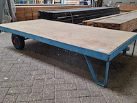 Intern transportmiddel op massieve banden - afbeelding 2 van  6