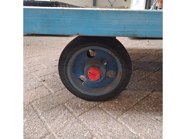 Intern transportmiddel op massieve banden - afbeelding 5 van  6