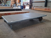 Intern transportmiddel op massieve banden - afbeelding 1 van  6