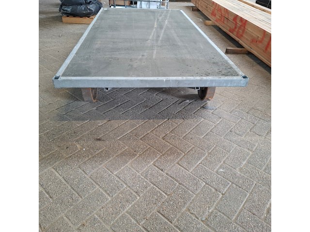 Intern transportmiddel op massieve banden - afbeelding 3 van  6