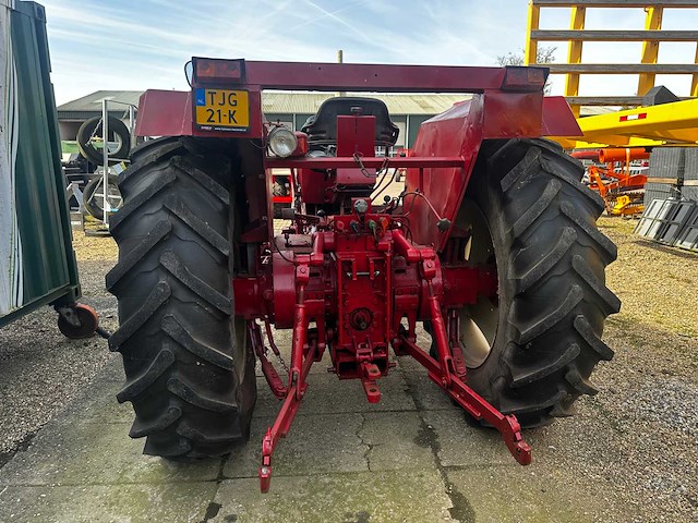 International - 1975 - 1046 - tractor - afbeelding 2 van  2