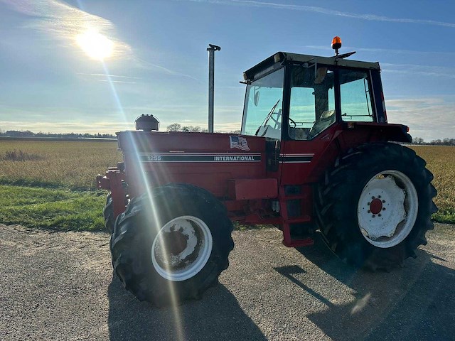 International - 1981 - 1255-a - vierwielaangedreven landbouwtractor - afbeelding 15 van  19