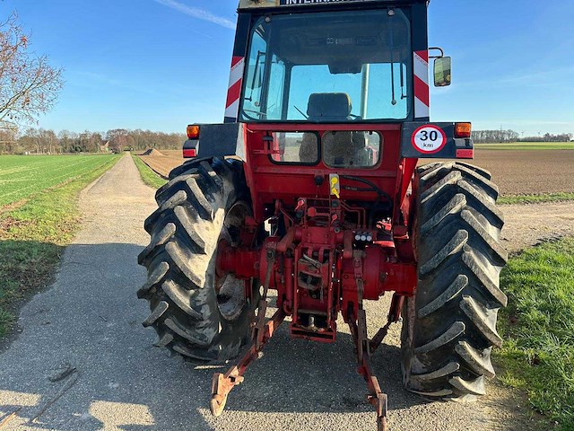 International - 1981 - 1255-a - vierwielaangedreven landbouwtractor - afbeelding 19 van  19