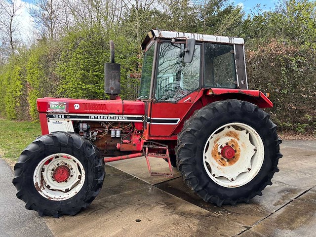 International 1246 4wd vierwielaangedreven landbouwtractor - afbeelding 13 van  17