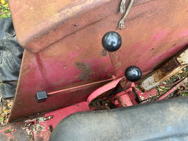 International 383 tweewielaangedreven landbouwtractor - afbeelding 13 van  27