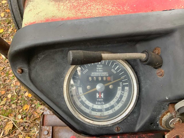 International 383 tweewielaangedreven landbouwtractor - afbeelding 15 van  27