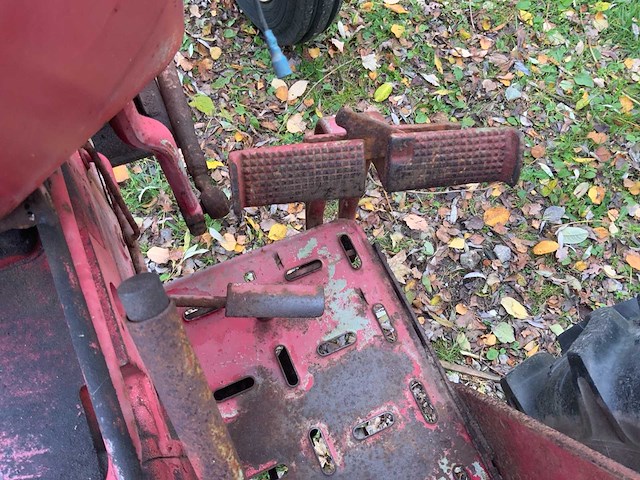 International 383 tweewielaangedreven landbouwtractor - afbeelding 17 van  27