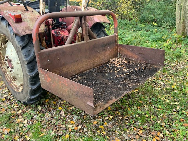 International 383 tweewielaangedreven landbouwtractor - afbeelding 18 van  27