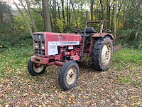 International 383 tweewielaangedreven landbouwtractor - afbeelding 1 van  27