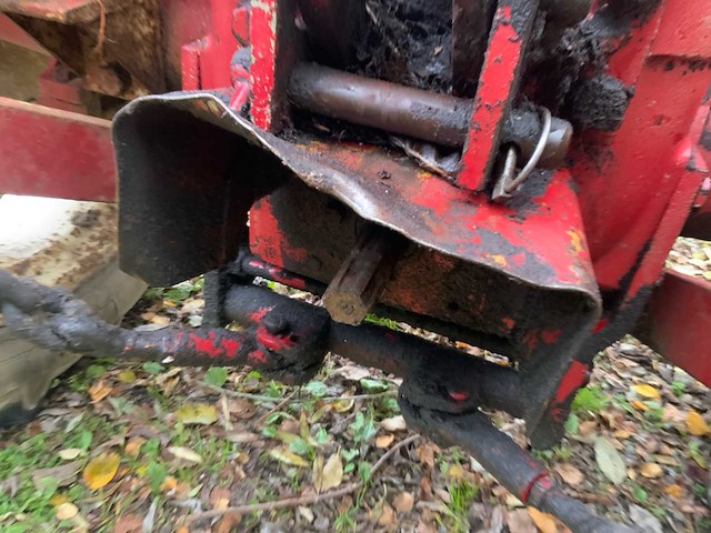 International 383 tweewielaangedreven landbouwtractor - afbeelding 22 van  27