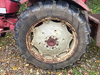International 383 tweewielaangedreven landbouwtractor - afbeelding 25 van  27
