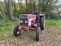 International 383 tweewielaangedreven landbouwtractor - afbeelding 2 van  27