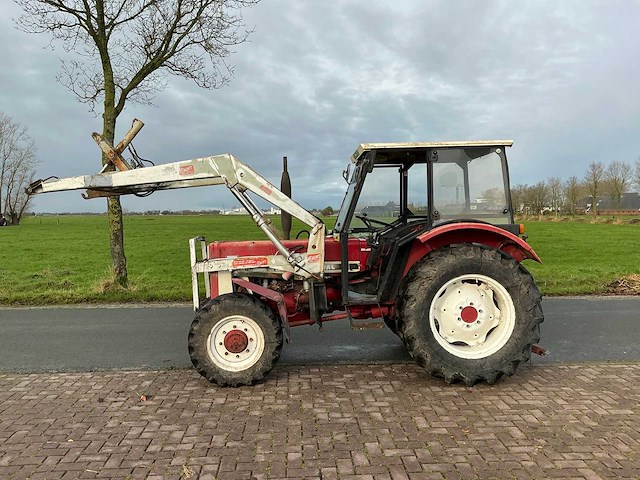 International 733 4x4 vierwielaangedreven landbouwtractor - afbeelding 2 van  25