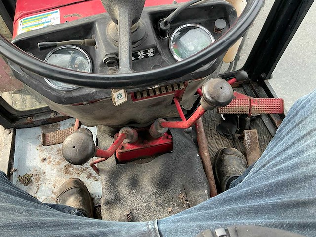 International 733 4x4 vierwielaangedreven landbouwtractor - afbeelding 13 van  25