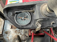 International 733 4x4 vierwielaangedreven landbouwtractor - afbeelding 14 van  25