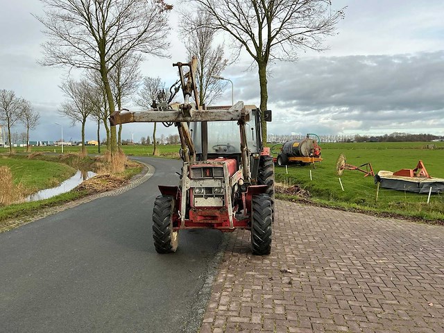 International 733 4x4 vierwielaangedreven landbouwtractor - afbeelding 12 van  25