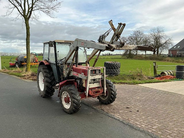 International 733 4x4 vierwielaangedreven landbouwtractor - afbeelding 19 van  25
