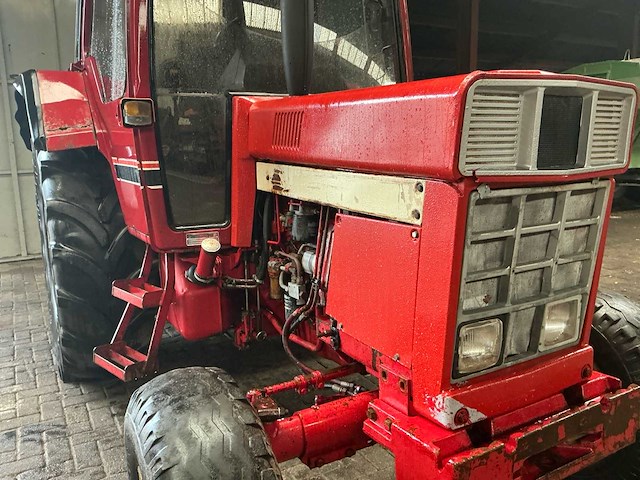 International 743xl tweewielaangedreven landbouwtractor - afbeelding 2 van  18