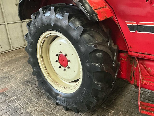 International 743xl tweewielaangedreven landbouwtractor - afbeelding 7 van  18