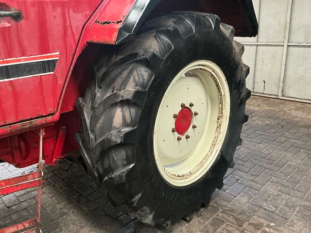 International 743xl tweewielaangedreven landbouwtractor - afbeelding 8 van  18