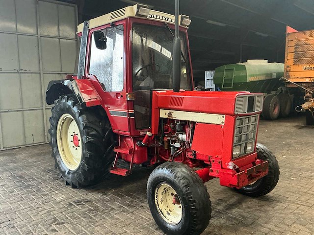 International 743xl tweewielaangedreven landbouwtractor - afbeelding 12 van  18