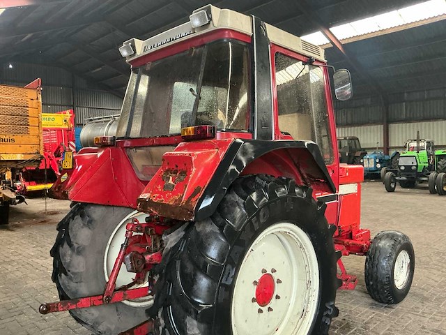 International 743xl tweewielaangedreven landbouwtractor - afbeelding 3 van  3