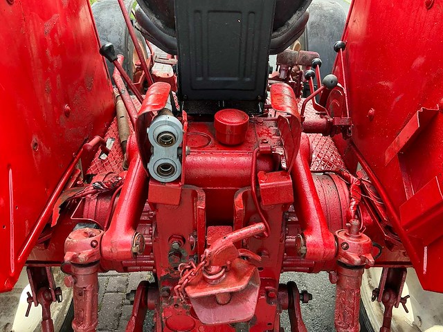 International 744 allrad vierwielaangedreven landbouwtractor - afbeelding 3 van  18