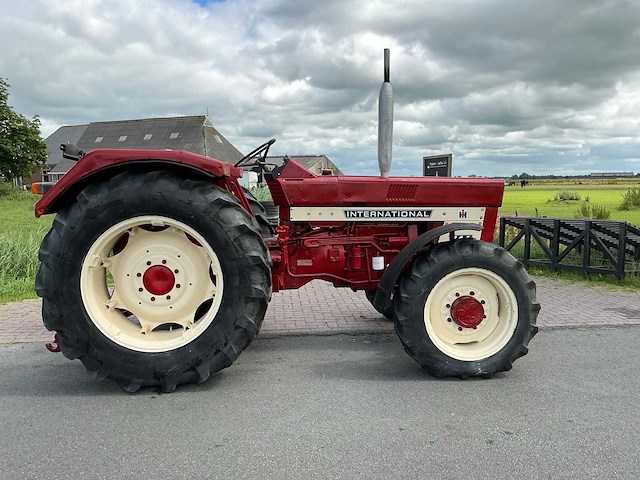International 744 allrad vierwielaangedreven landbouwtractor - afbeelding 15 van  18