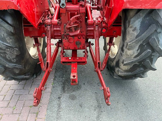 International 744 allrad vierwielaangedreven landbouwtractor - afbeelding 2 van  18