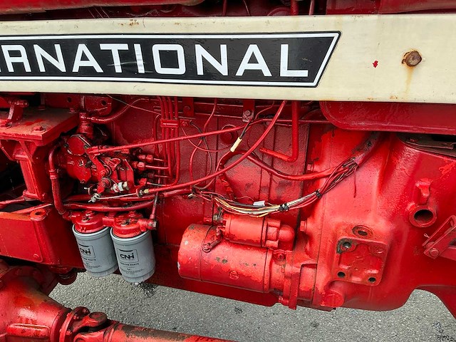 International 744 allrad vierwielaangedreven landbouwtractor - afbeelding 9 van  18