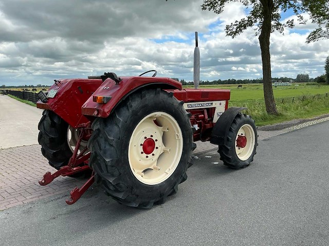International 744 allrad vierwielaangedreven landbouwtractor - afbeelding 16 van  18
