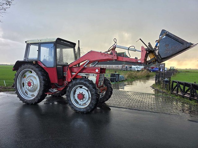 International 844-s vierwielaangedreven landbouwtractor - afbeelding 2 van  28