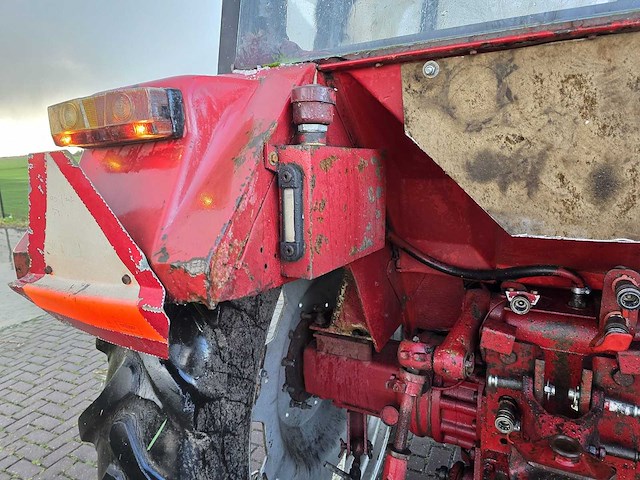 International 844-s vierwielaangedreven landbouwtractor - afbeelding 9 van  28