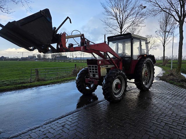International 844-s vierwielaangedreven landbouwtractor - afbeelding 22 van  28