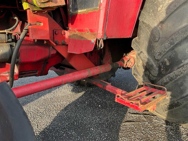 International 844as vierwielaangedreven landbouwtractor - afbeelding 11 van  38