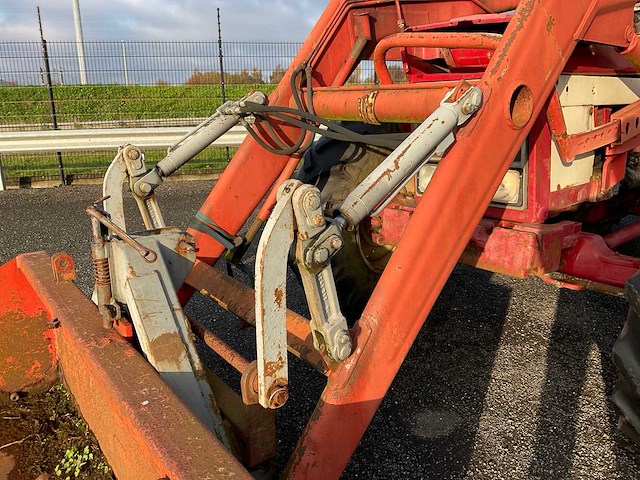 International 844as vierwielaangedreven landbouwtractor - afbeelding 16 van  38