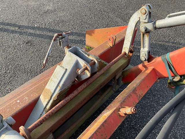 International 844as vierwielaangedreven landbouwtractor - afbeelding 17 van  38