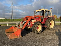 International 844as vierwielaangedreven landbouwtractor - afbeelding 1 van  38