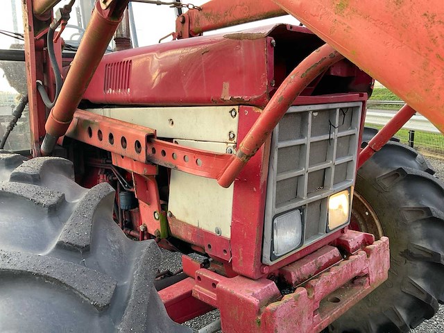 International 844as vierwielaangedreven landbouwtractor - afbeelding 21 van  38