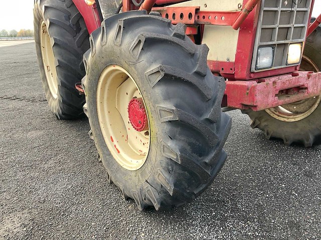 International 844as vierwielaangedreven landbouwtractor - afbeelding 22 van  38