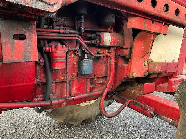 International 844as vierwielaangedreven landbouwtractor - afbeelding 23 van  38