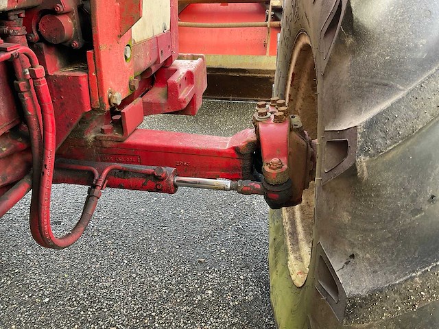 International 844as vierwielaangedreven landbouwtractor - afbeelding 24 van  38