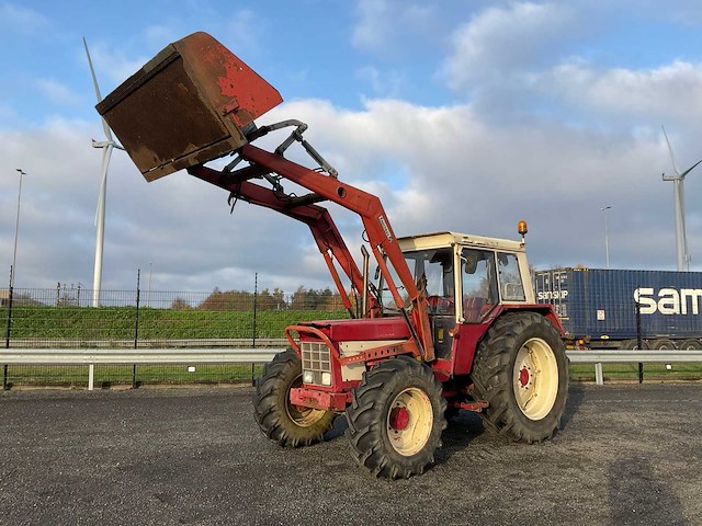 International 844as vierwielaangedreven landbouwtractor - afbeelding 2 van  38