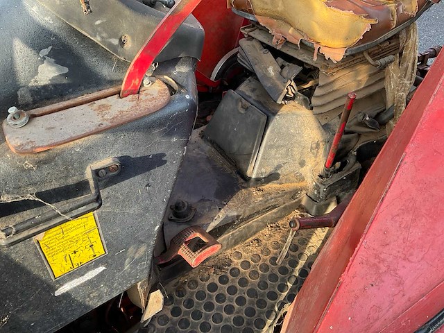 International 844as vierwielaangedreven landbouwtractor - afbeelding 33 van  38