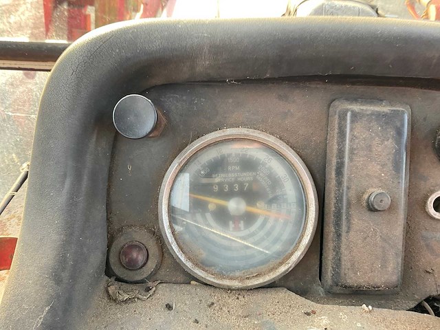International 844as vierwielaangedreven landbouwtractor - afbeelding 35 van  38
