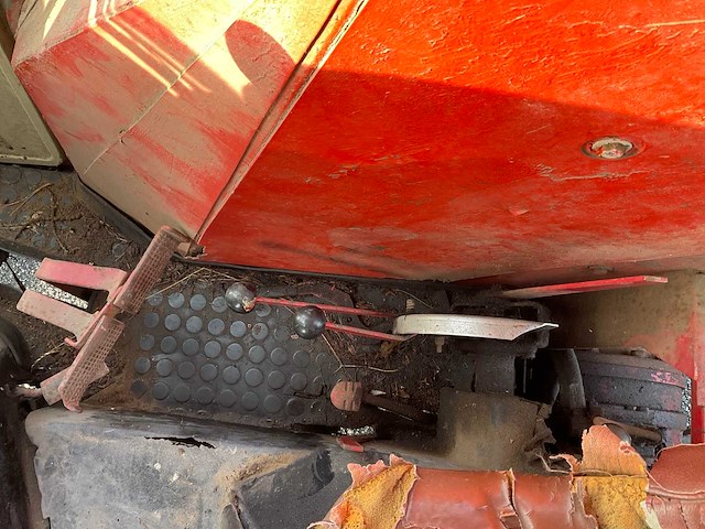 International 844as vierwielaangedreven landbouwtractor - afbeelding 37 van  38