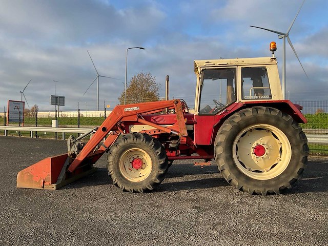 International 844as vierwielaangedreven landbouwtractor - afbeelding 3 van  38